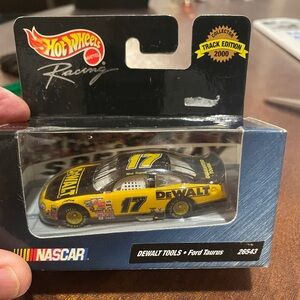 Matt Kenseth DeWalt Tools 2000 Hot Wheels Racing Track Editions 1:64 #17 Taurus.